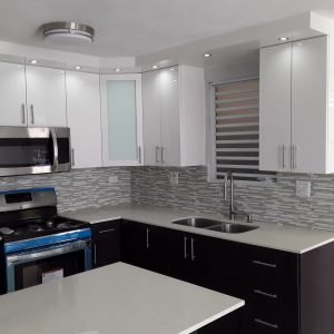 Cocina en PVC Laminado 2 tonos tope en cuarzo